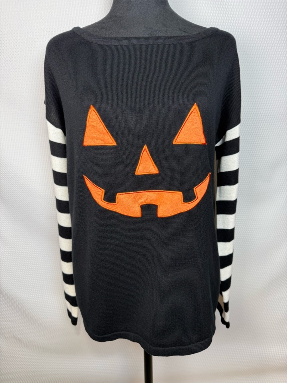Halloween Jack-O’-Lantern Sweater Sz Small Black Striped Sleeves Pumpkin Knit - Picture 2 of 10